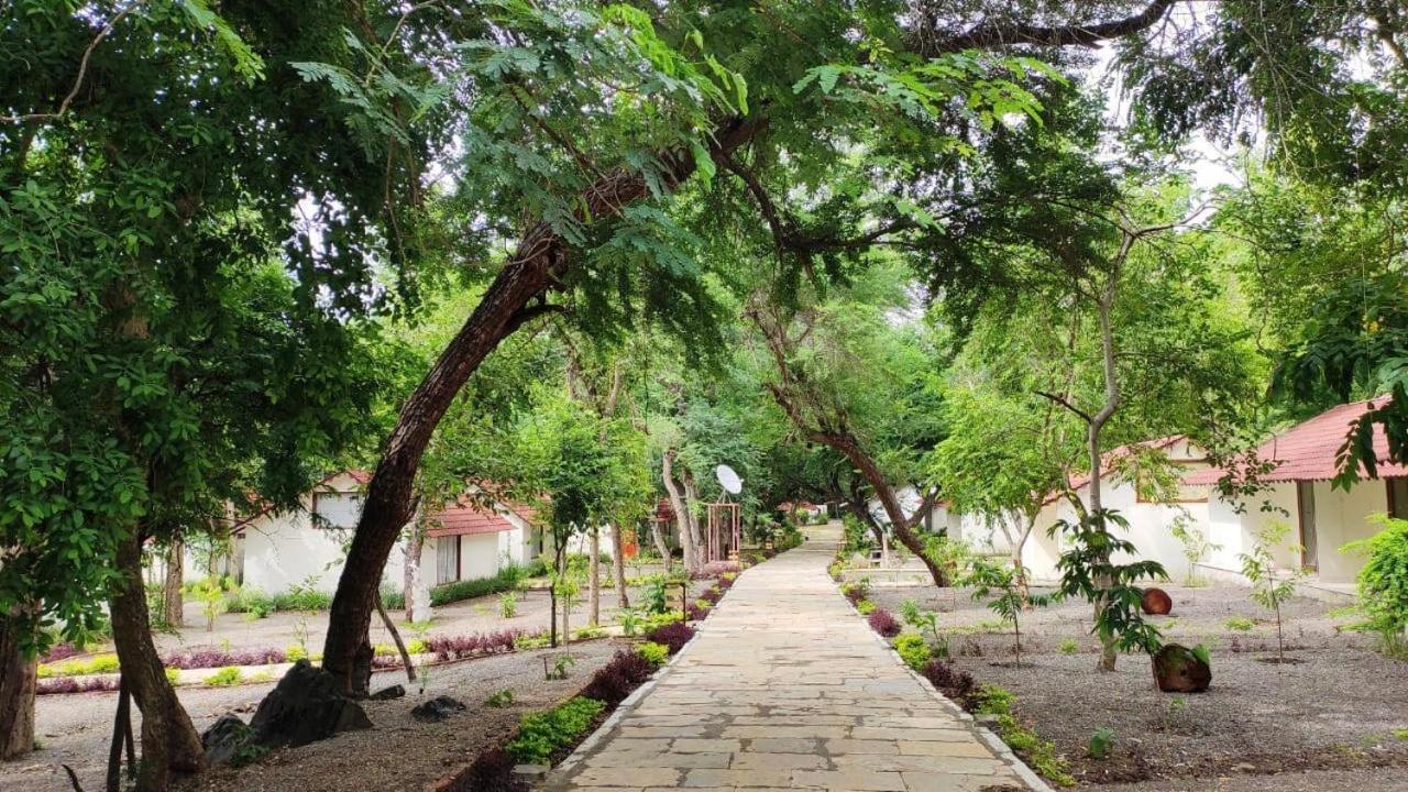 Aranya Vilas - A Nature Resort Udaipur Ngoại thất bức ảnh
