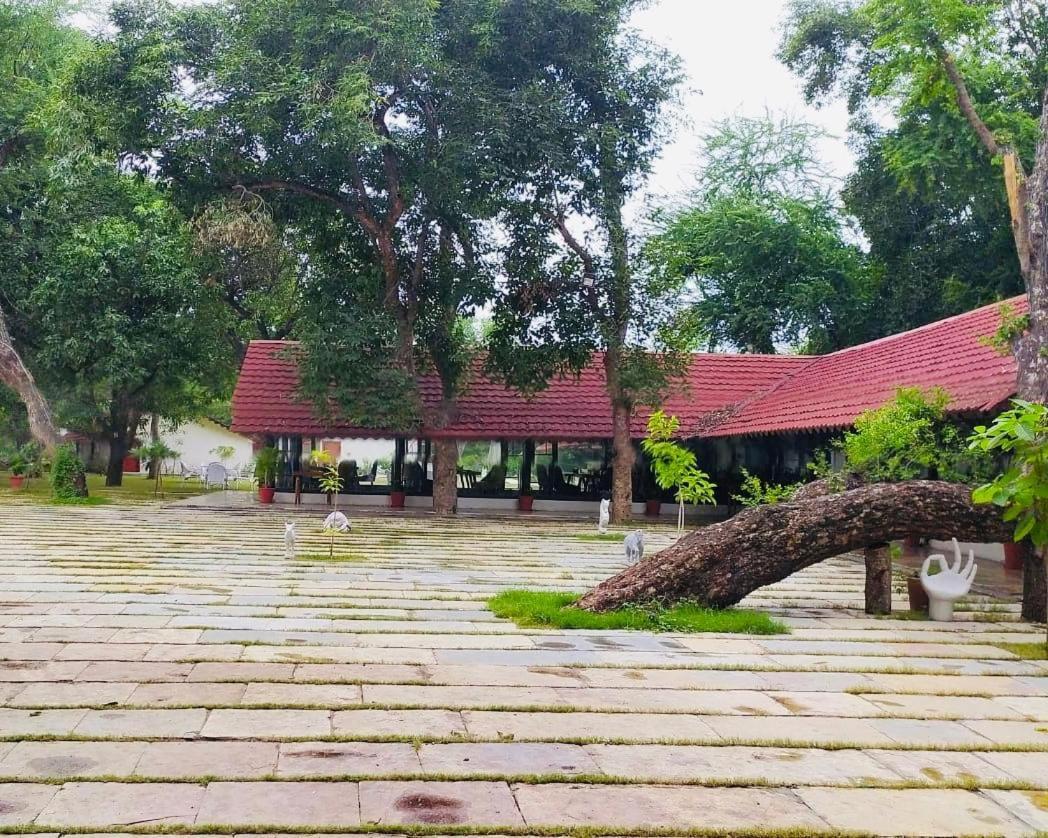 Aranya Vilas - A Nature Resort Udaipur Ngoại thất bức ảnh